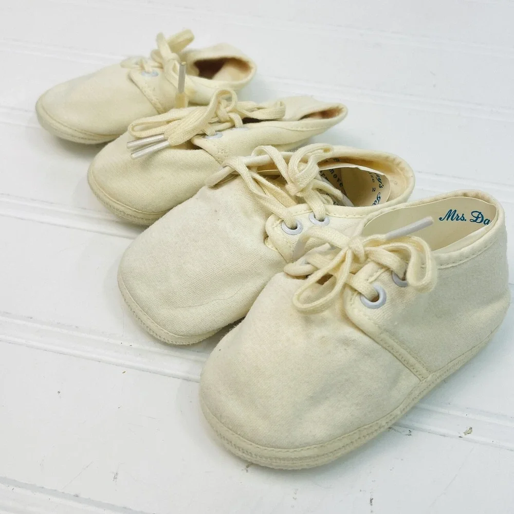 Lot‎ of 2 Sizes Vtg Mrs Days Ideal LACE UP CRIB SHOES White Sizes 1&2 Doll Shoes
